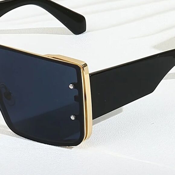Black and Gold Y2K Square Sunglasses unisex - Picture 4 of 4